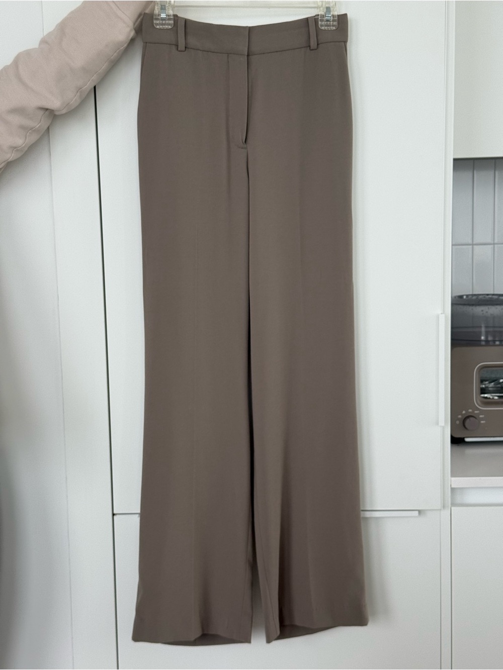 Aritzia Babaton Agency Wide-Leg Pants in Taupe (size 2)